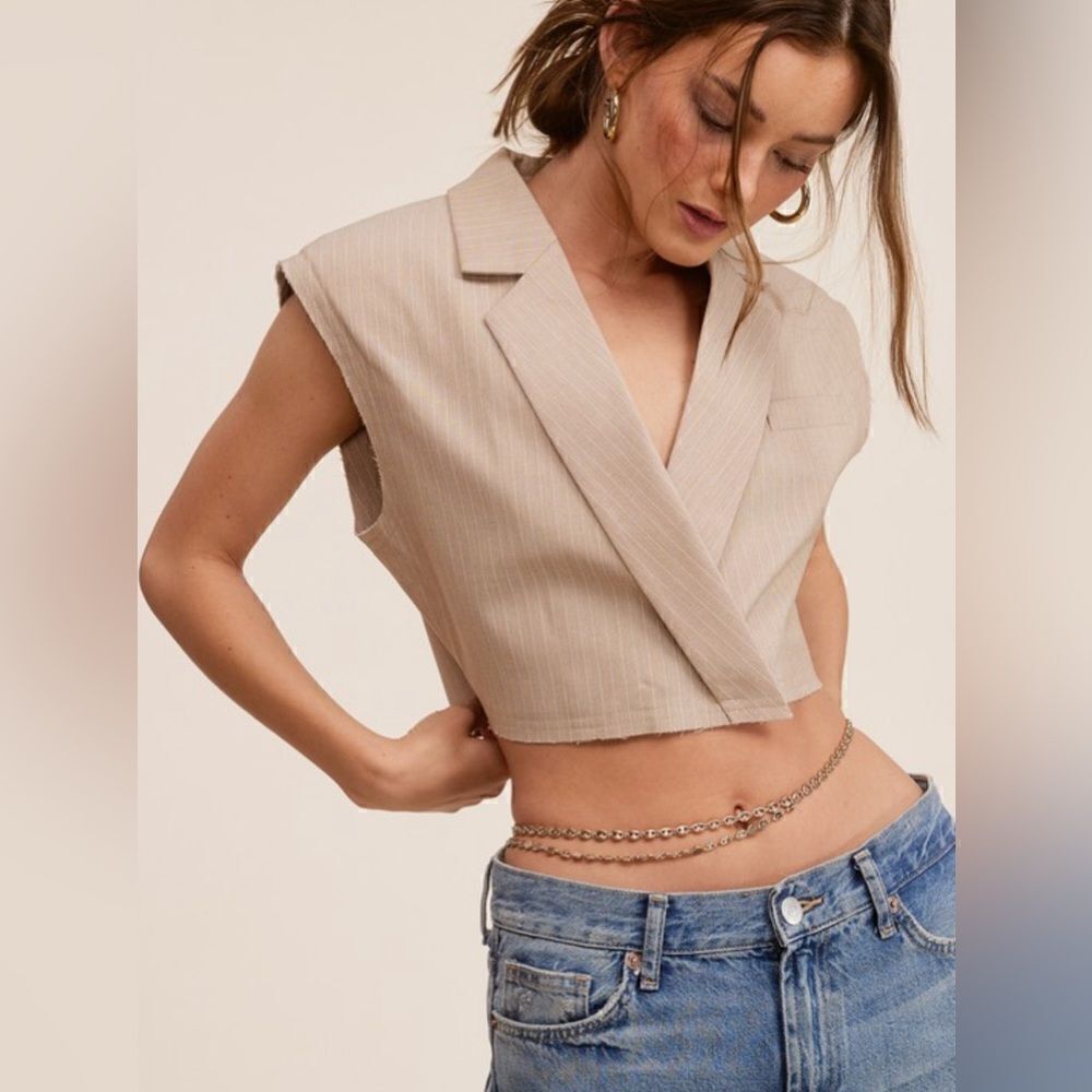 026. CROPPED SLEEVELESS BLAZER VEST- BEIGE - Picture 4 of 12